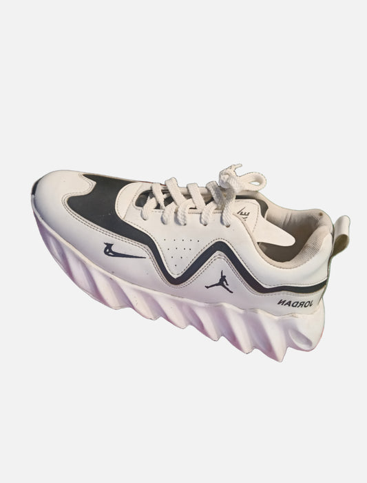 Urban Style White Sneakers with Black Accent - Sneakers series